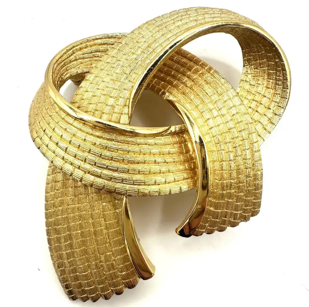 Monet signed vintage gold tone twisted rope ribbon textured 3D brooch